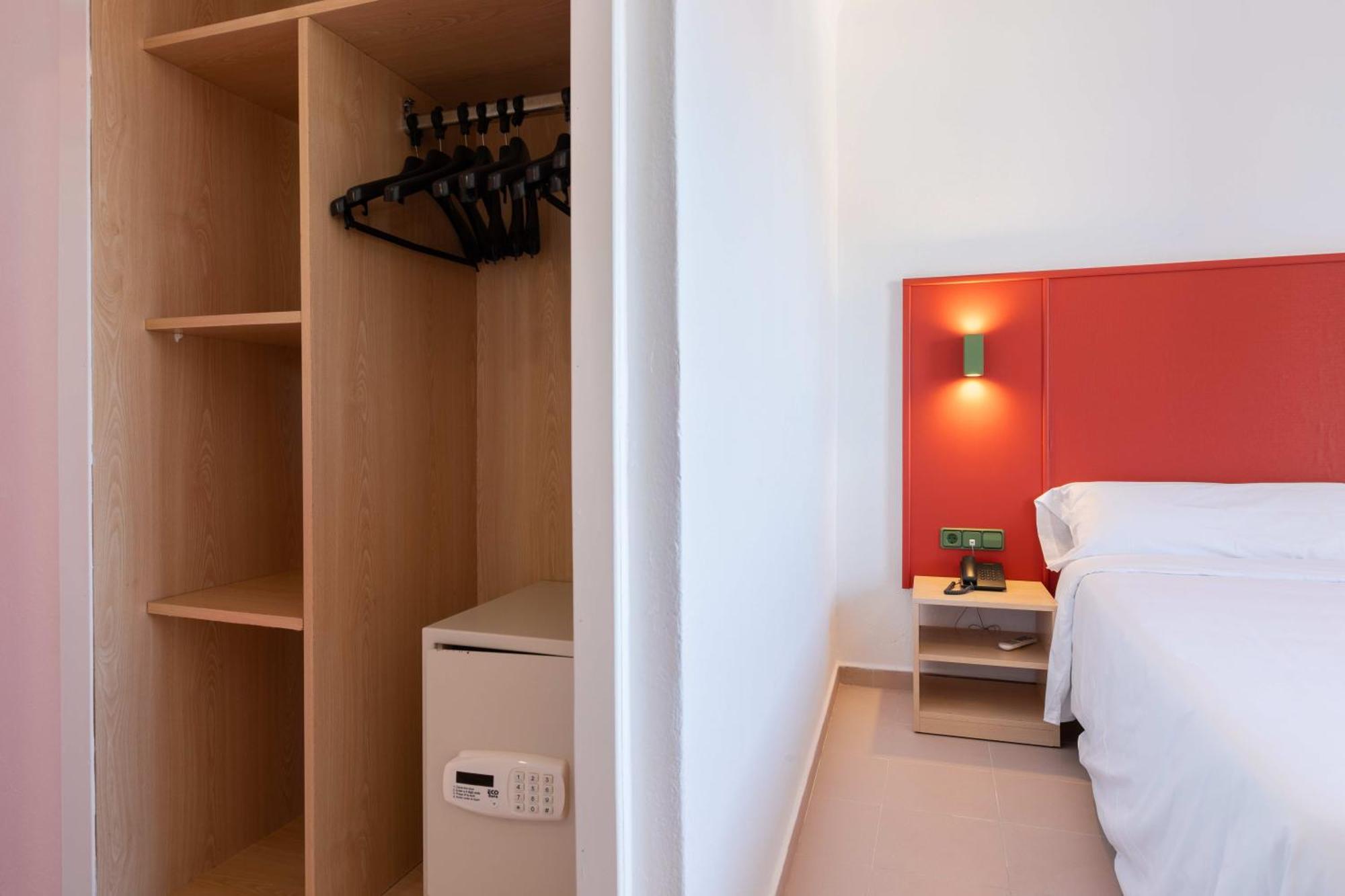 The Red Hotel - Adults Only San Antonio  Exteriör bild